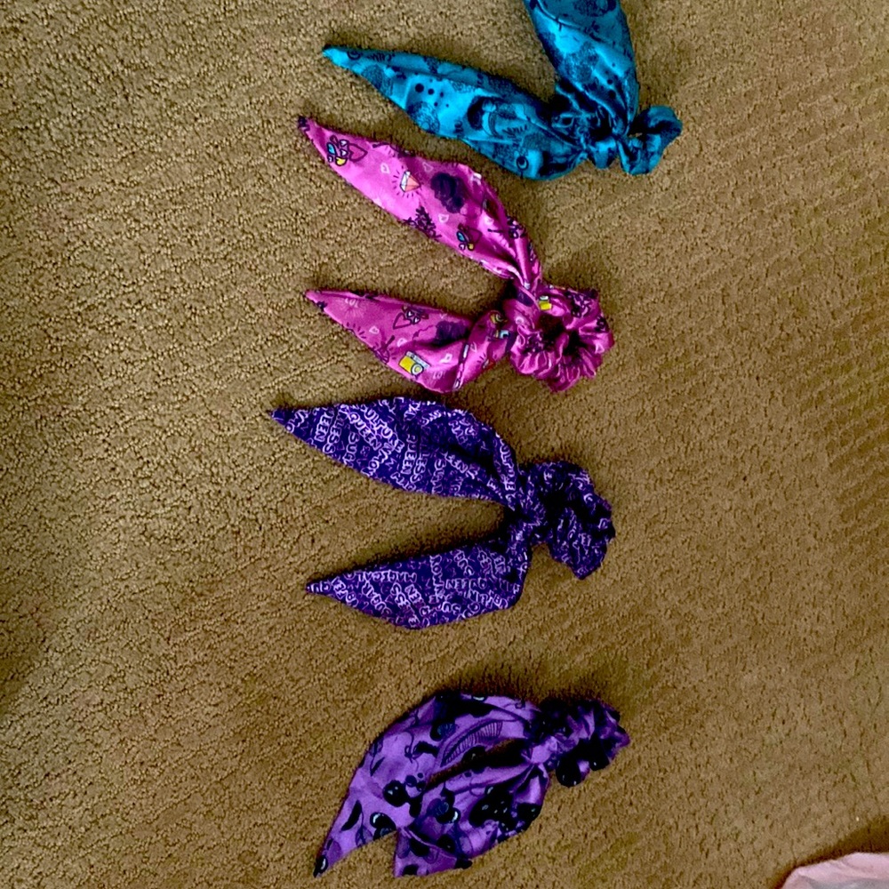 Cute scrunchies hair ties never been used